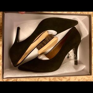 DONNAIN Natural Suede Pumps